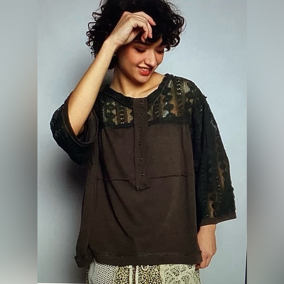 POL Elegant Lace Trimmed Black Top - Picture 2 of 3